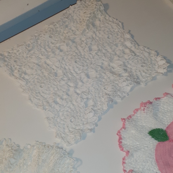 4 DOILIES Collection Crochet White Pink Floral Grannycore Cottagecore Dainty VNT - Picture 6 of 9